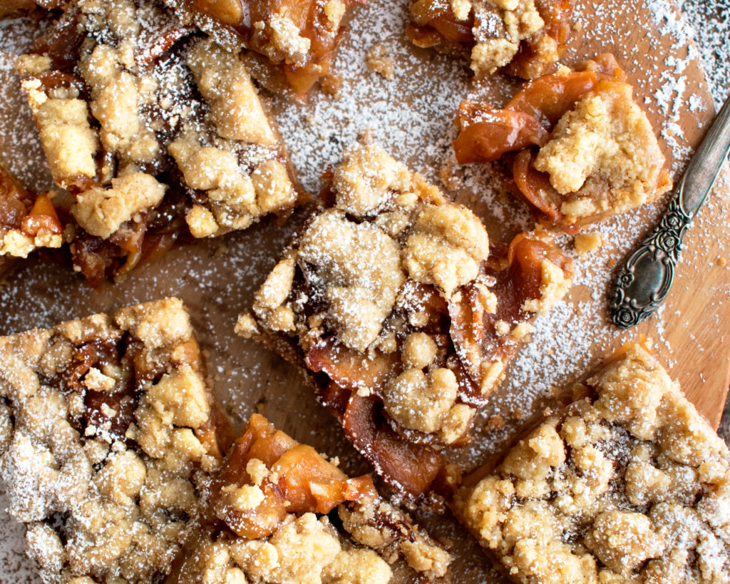 Caramelized Cinnamon Apple Crumb Bars