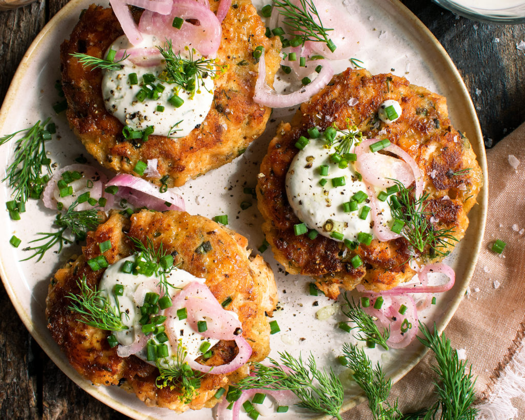 finished rye salmon cakes on a plate