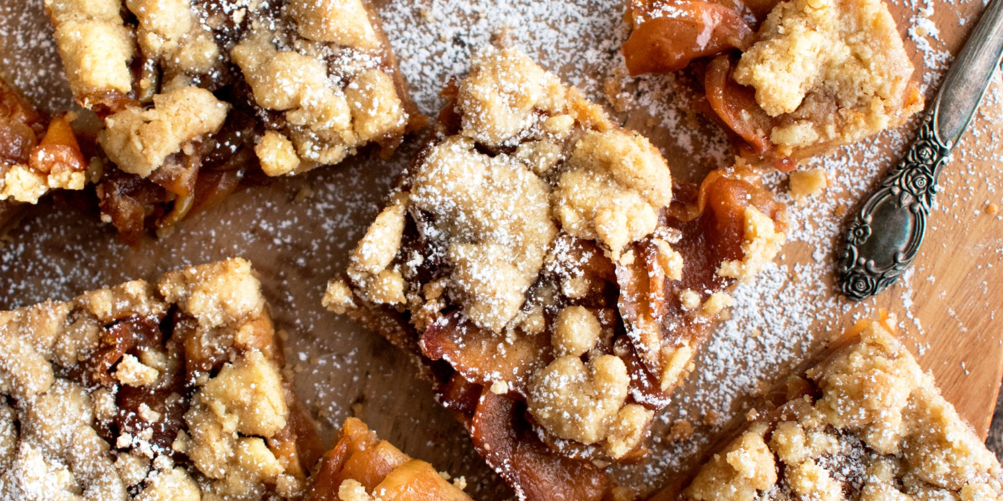 Caramelized Cinnamon Apple Crumb Bars